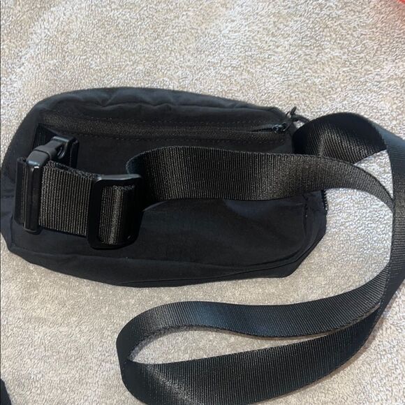 NEW Sleek Black Belt Bag with Adjustable Strap - Picture 5 of 5